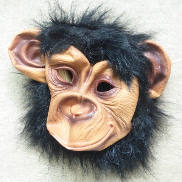 Rubber Monkey Mask with faux fur - perfect for Halloween! - Picture 3 of 4